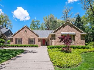 6082 N Shore Dr, West Bloomfield, MI
