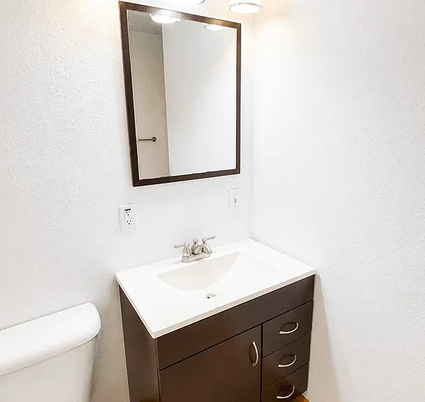 605 W Green St — Photo 8