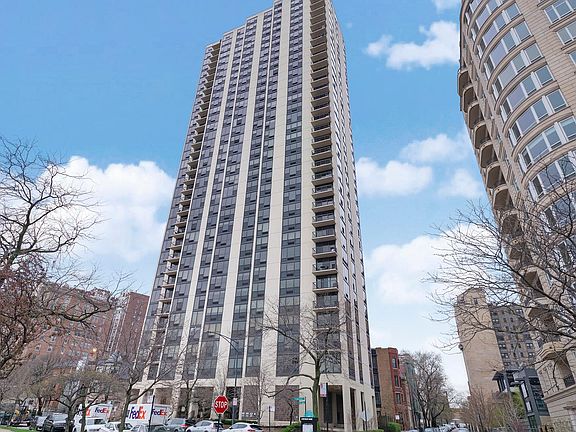 5th image of 2500 N Lakeview Ave