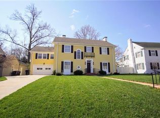 3133 SW Canterbury Ln, Topeka, KS 66604