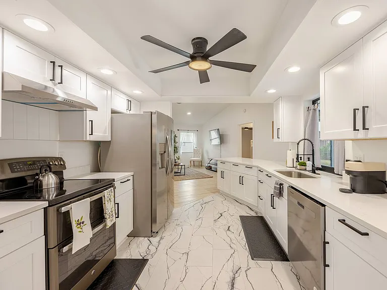 1009 El Dorado Pkwy W — Photo 3