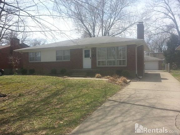 3rd image of 3806 Glen Oak Dr