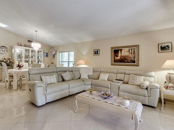 5th image of 4871 Boxwood Cir