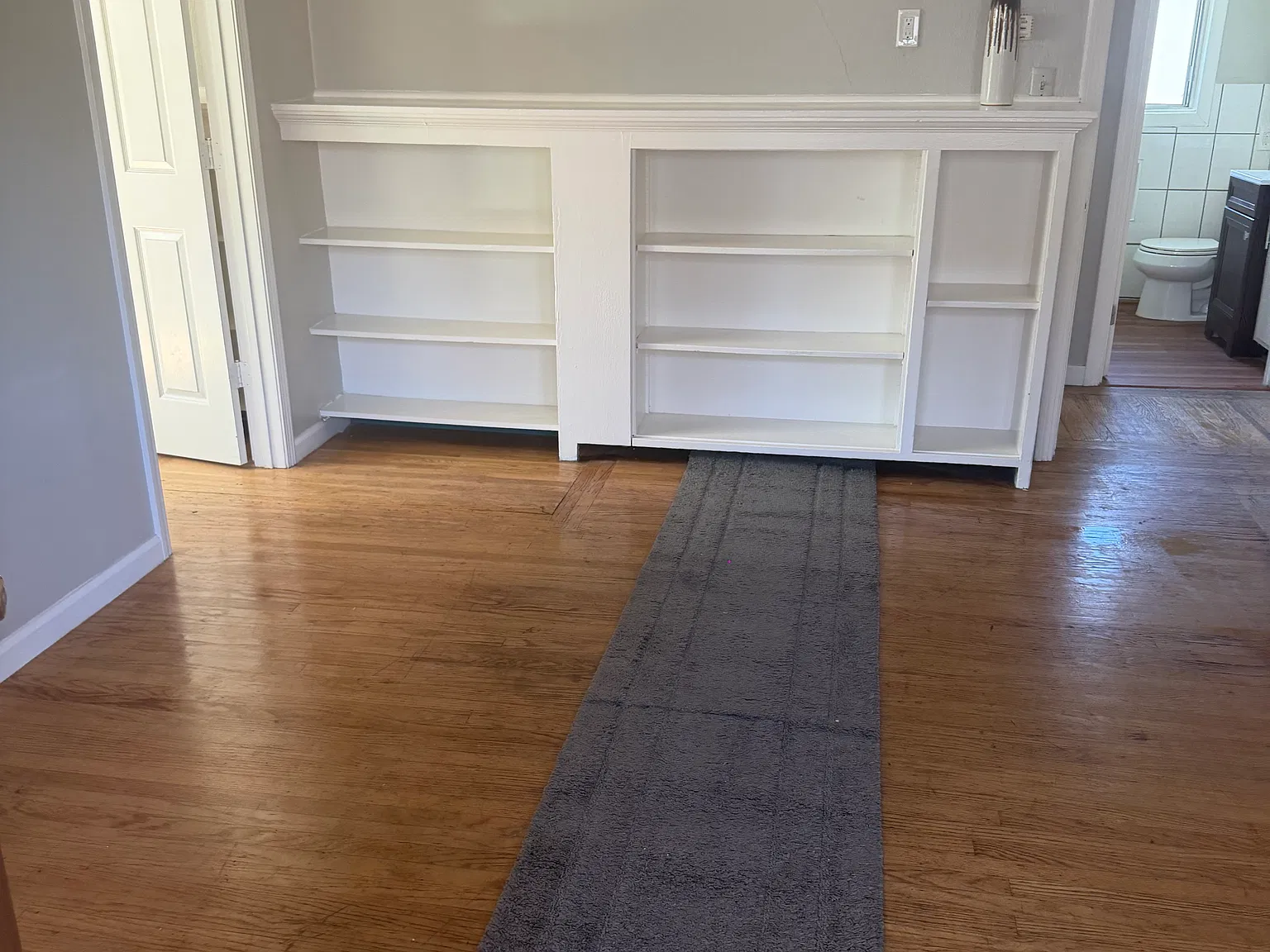 3 bed, 800 sqft, $2,955 — Photo 4