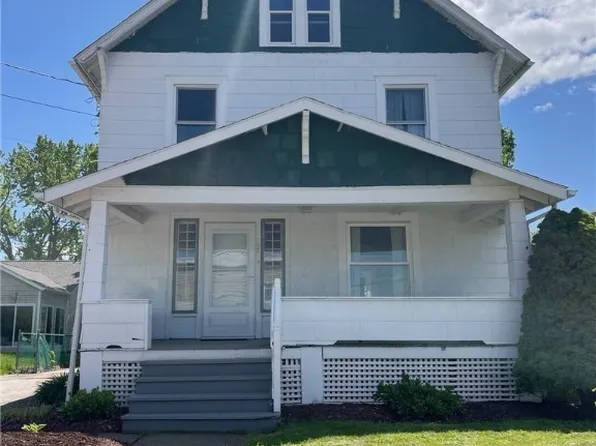 132 Washington St E, Hartville, OH 44632