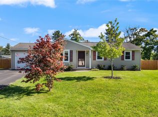 33 Gannett Rd, Farmington, NY 14425