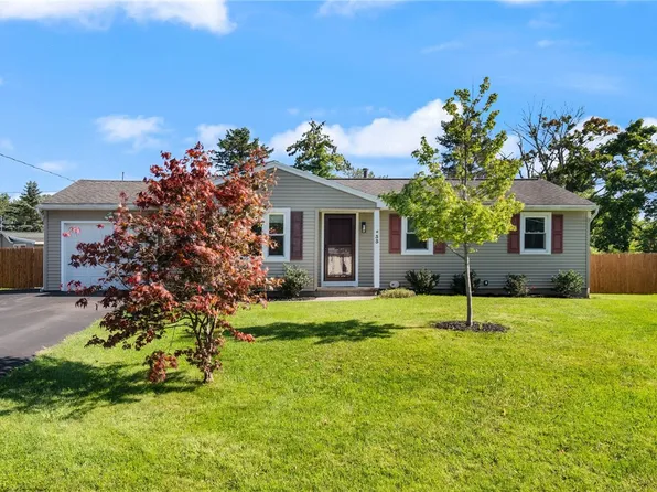 33 Gannett Rd, Farmington, NY 14425