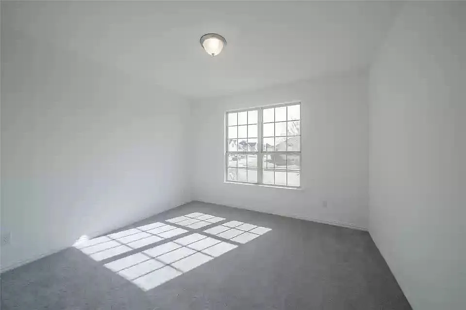 4 bed, 2681 sqft, $3,099 — Photo 2