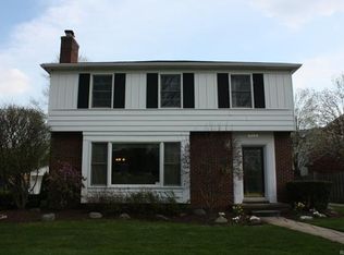 1099 Canterbury Dr, Birmingham, MI 48009