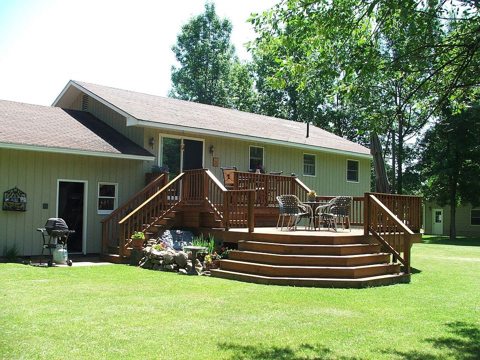 large backyard, great deck