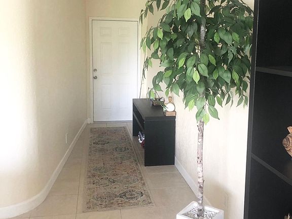 4th image of 2414 NE 25th Pl APT 7