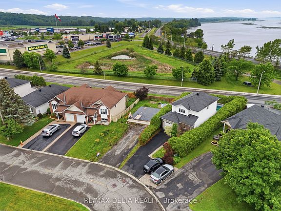 2nd image of 2165 Cecile Cres