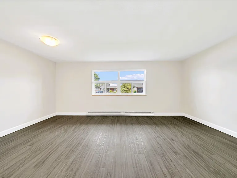 955 10th St E #208 — Photo 8