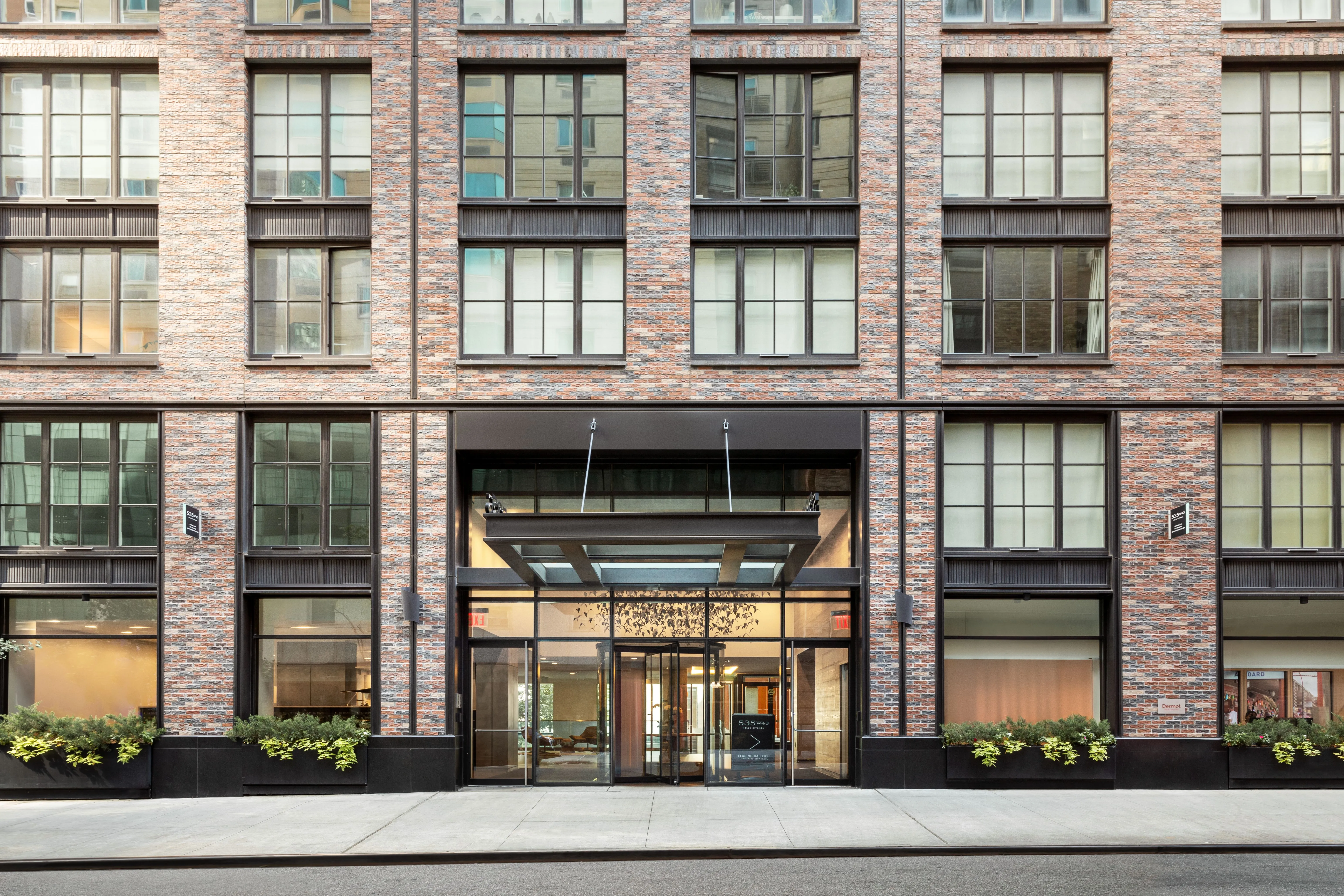 535W43 at 535 West 43rd Street in Hell's Kitchen : Sales, Rentals