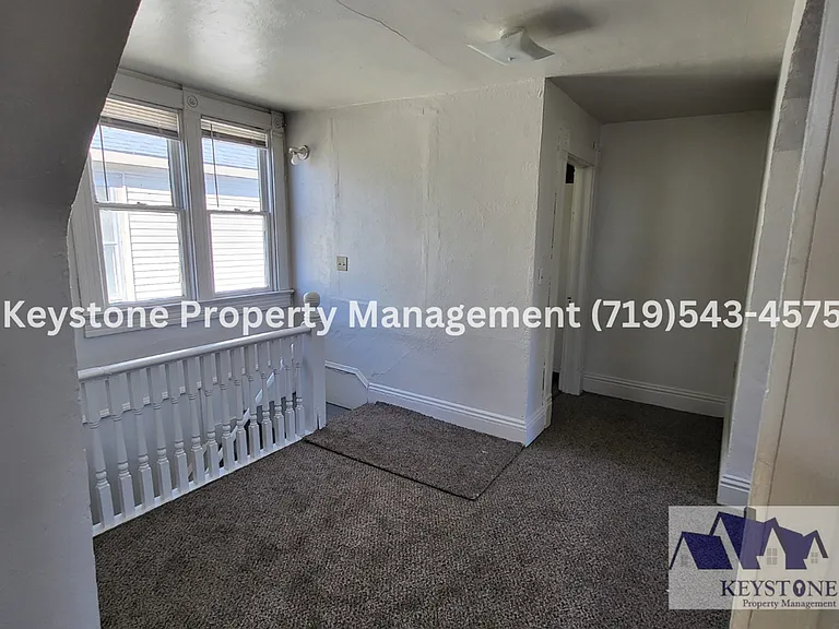 $400 Off Move In Special! Centrally Located 2nd Floor Apartment with 1 Bedroom/1 Bathroom - $800/... — Photo 5