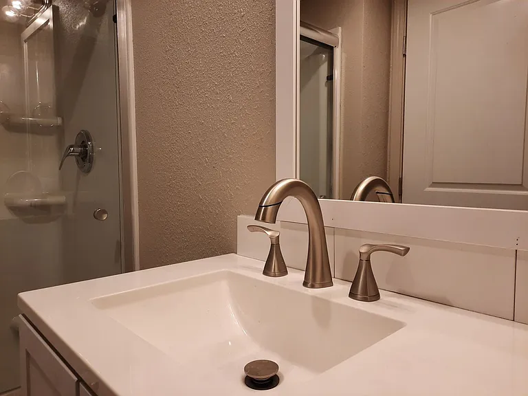 EN0064 James St Duplex- 2 Units — Photo 24