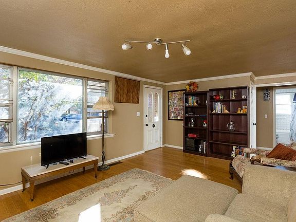 5th image of 453 S Mashburn Ave