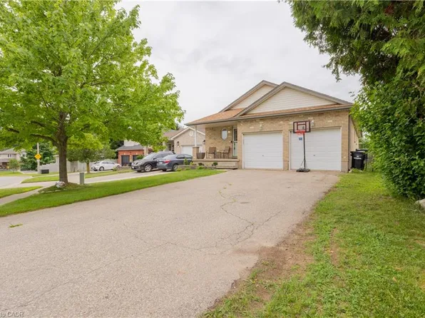 104 Kent St, Cambridge, ON N1S 4H2
