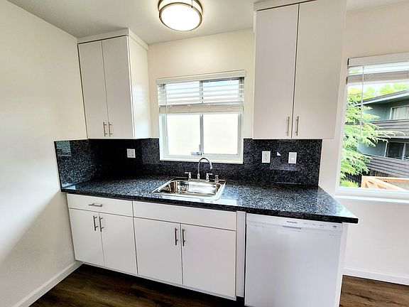 3rd image of 1915 Murchison Dr APT 11