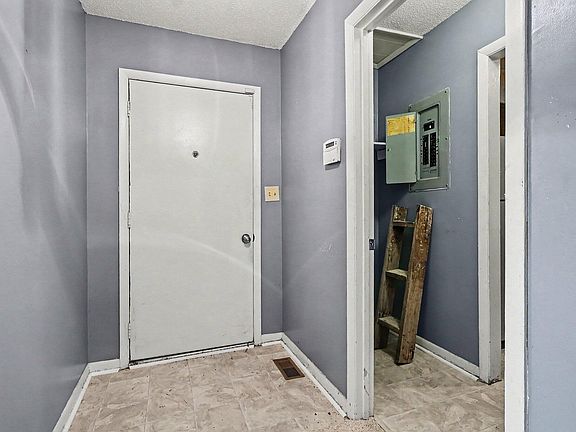 5th image of 1221 Porter St