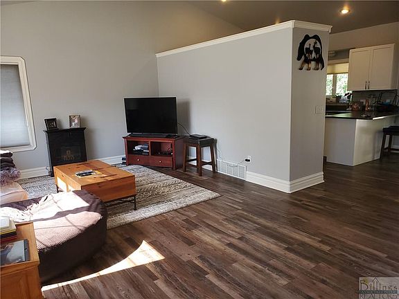 3rd image of 3835 Parkhill Dr