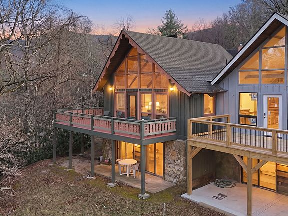 2nd image of 3 Berkshire Ln #5