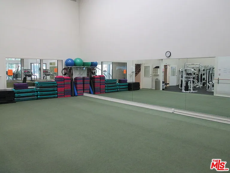 2528 Angelo Dr — Photo 29