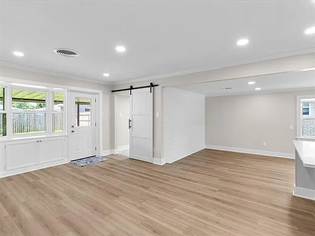 1308 Carnation Ave — Photo 3