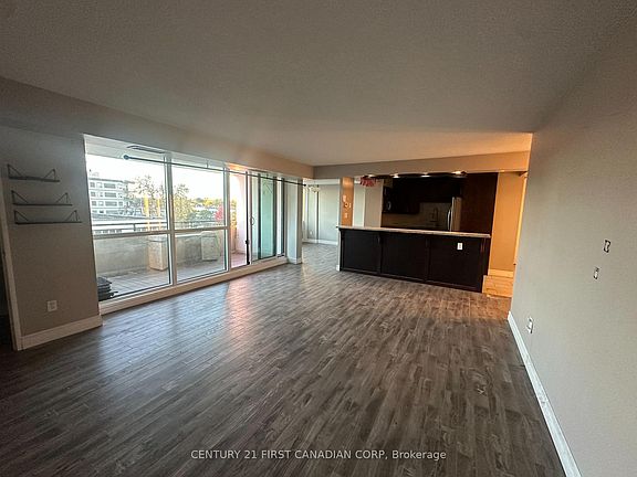 4th image of 389 Dundas St #506