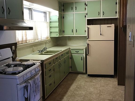 3rd image of 4295 Bonham Ave