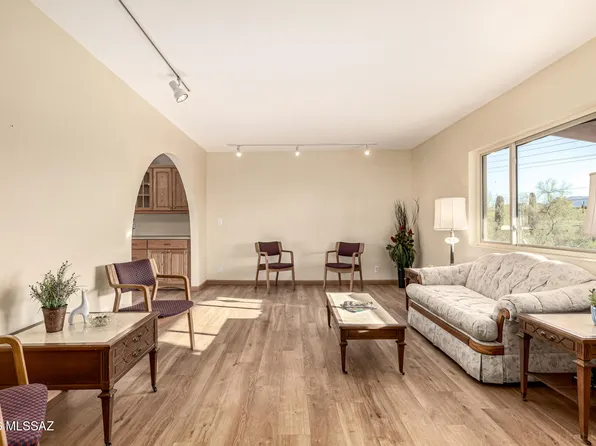 5880 W Martingale Ln, Tucson, AZ 85743