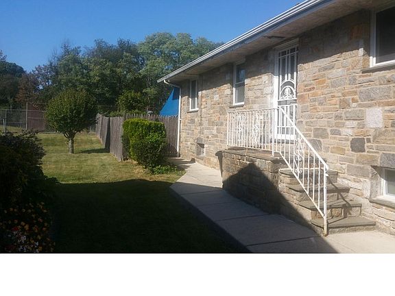3rd image of 1317 Moore Ave