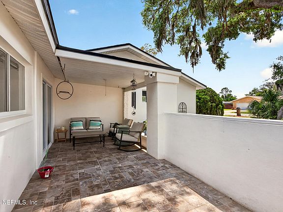 5th image of 8 FERNWOOD Lane