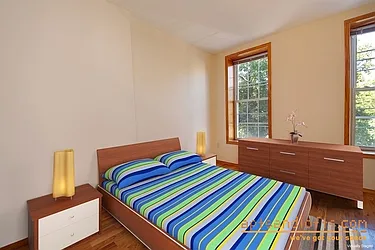 Rented by aptsandlofts.com