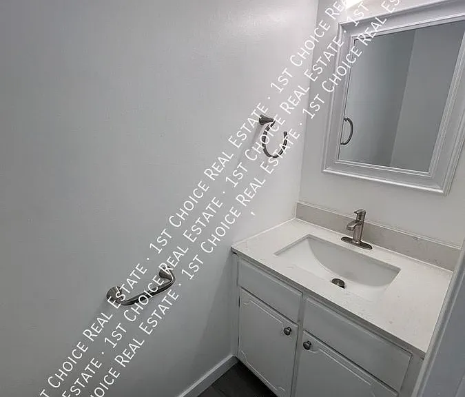 1351 W Lake Lansing Rd — Photo 5
