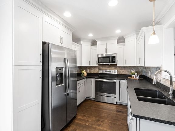 4th image of 804 Primrose Ct