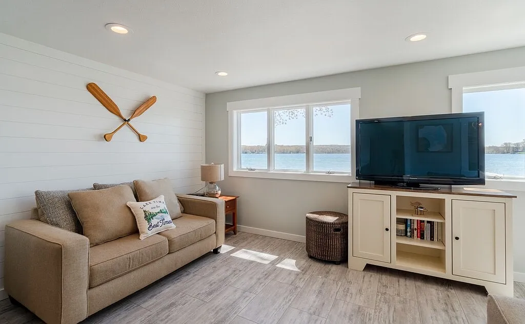 4 bed, 1599 sqft, $2,300 — Photo 3