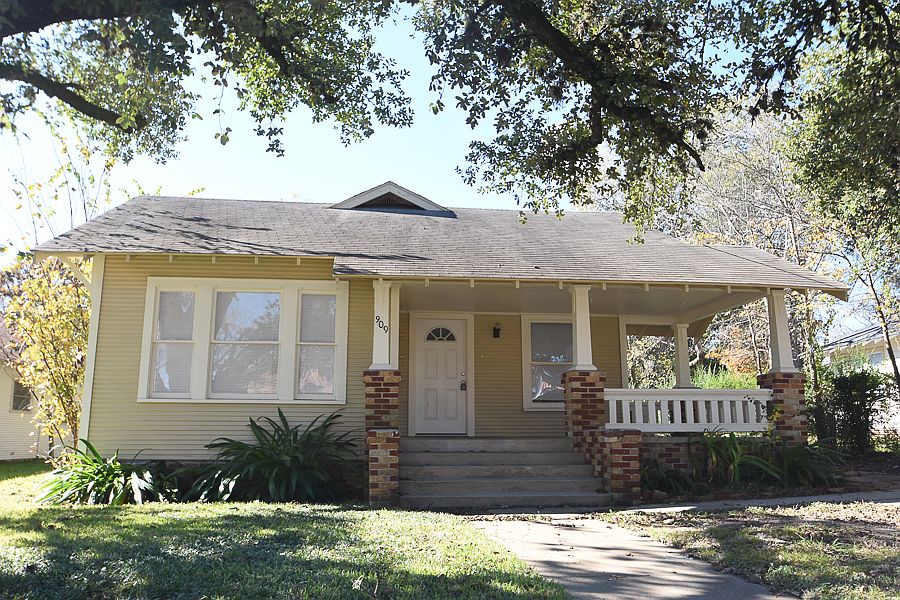 1st image of 909 N Park St