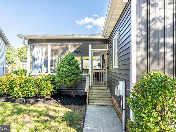 3rd image of 12 Cove Ln