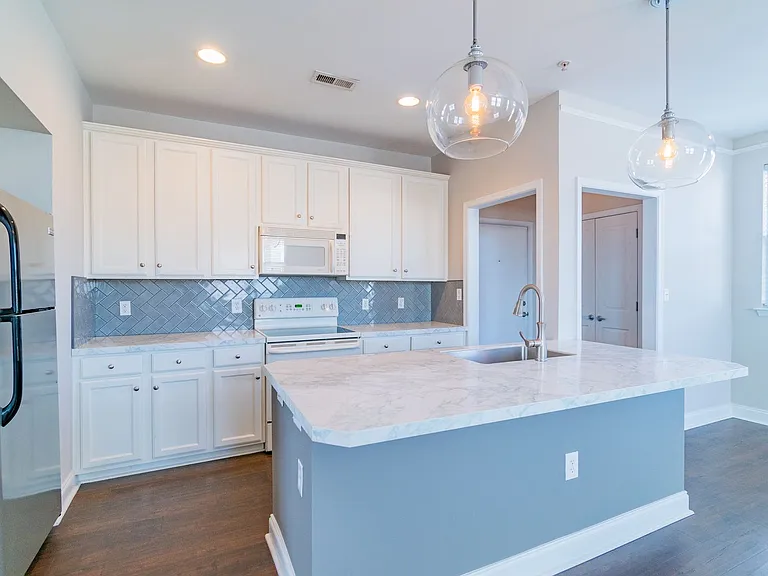 560 Oakland Ave — Photo 11
