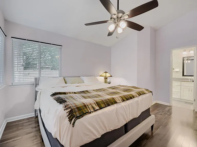 8804 United Kingdom Dr — Photo 16