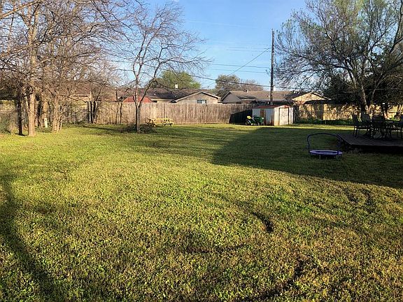 4th image of 343 Hillside Ct