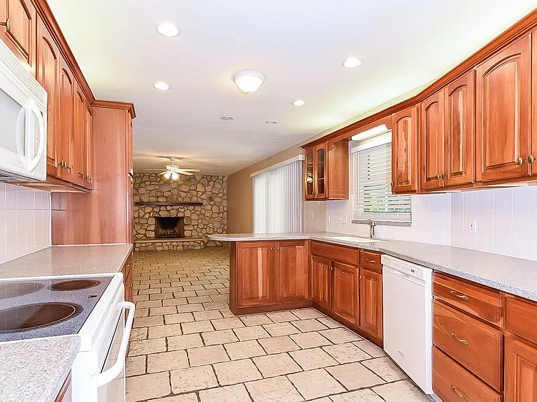 4138 Macaulay Ln — Photo 5