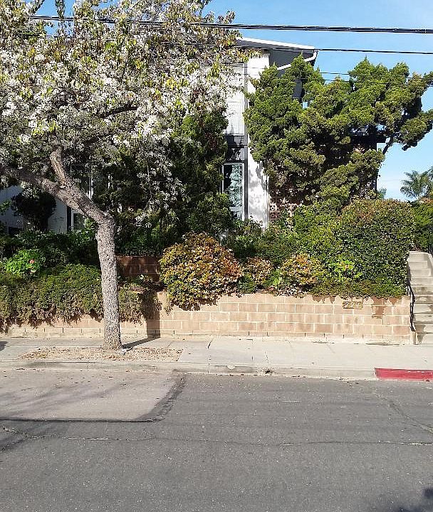 1st image of 224 Barranca Ave
