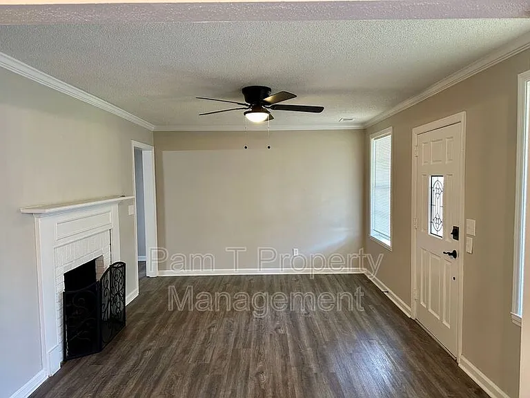 2411 E 39th St — Photo 6