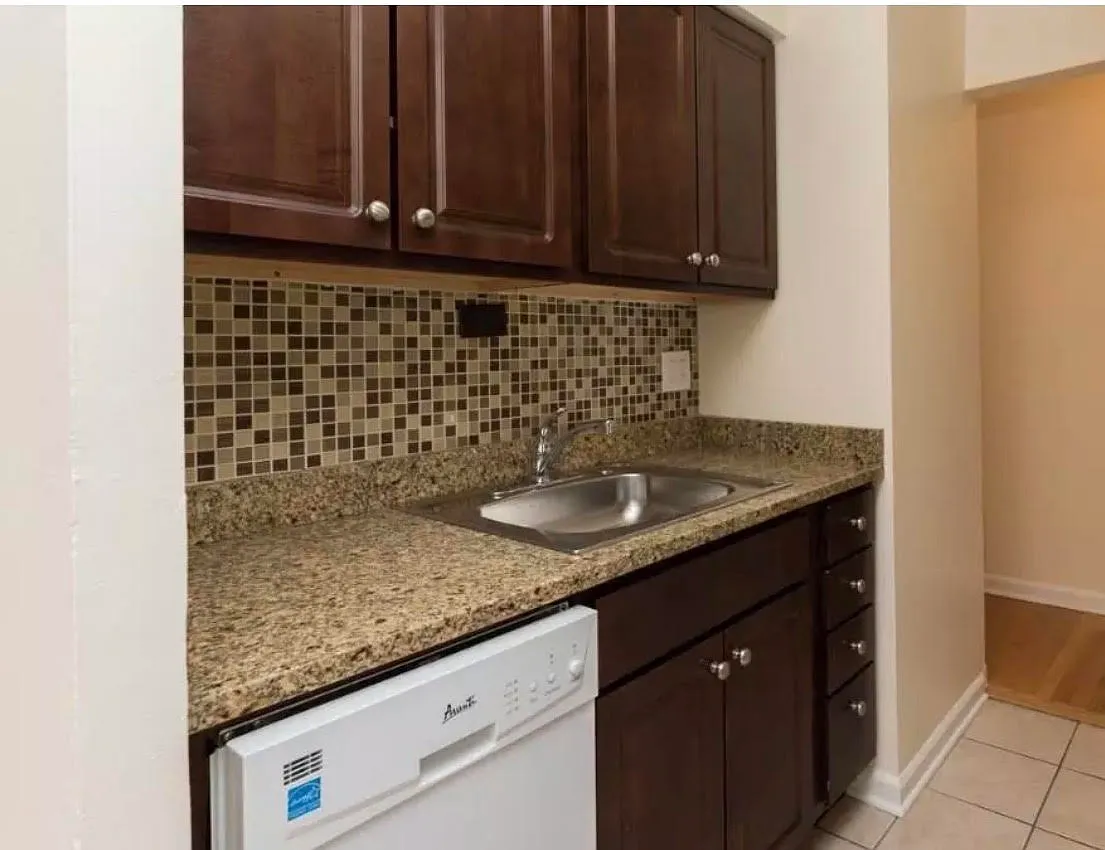 Building Photo - 5820-401 N Sheridan Rd #5820-401