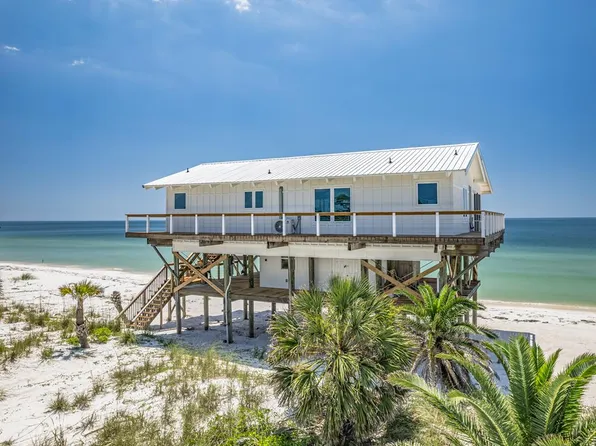 914 Gulf Shore Dr, Carrabelle, FL 32322