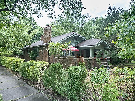 2nd image of 1300 SW Macvicar Ave