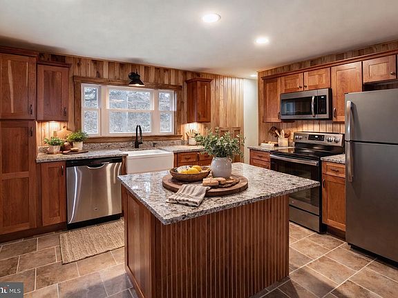 3rd image of 126 Mill Hill Rd