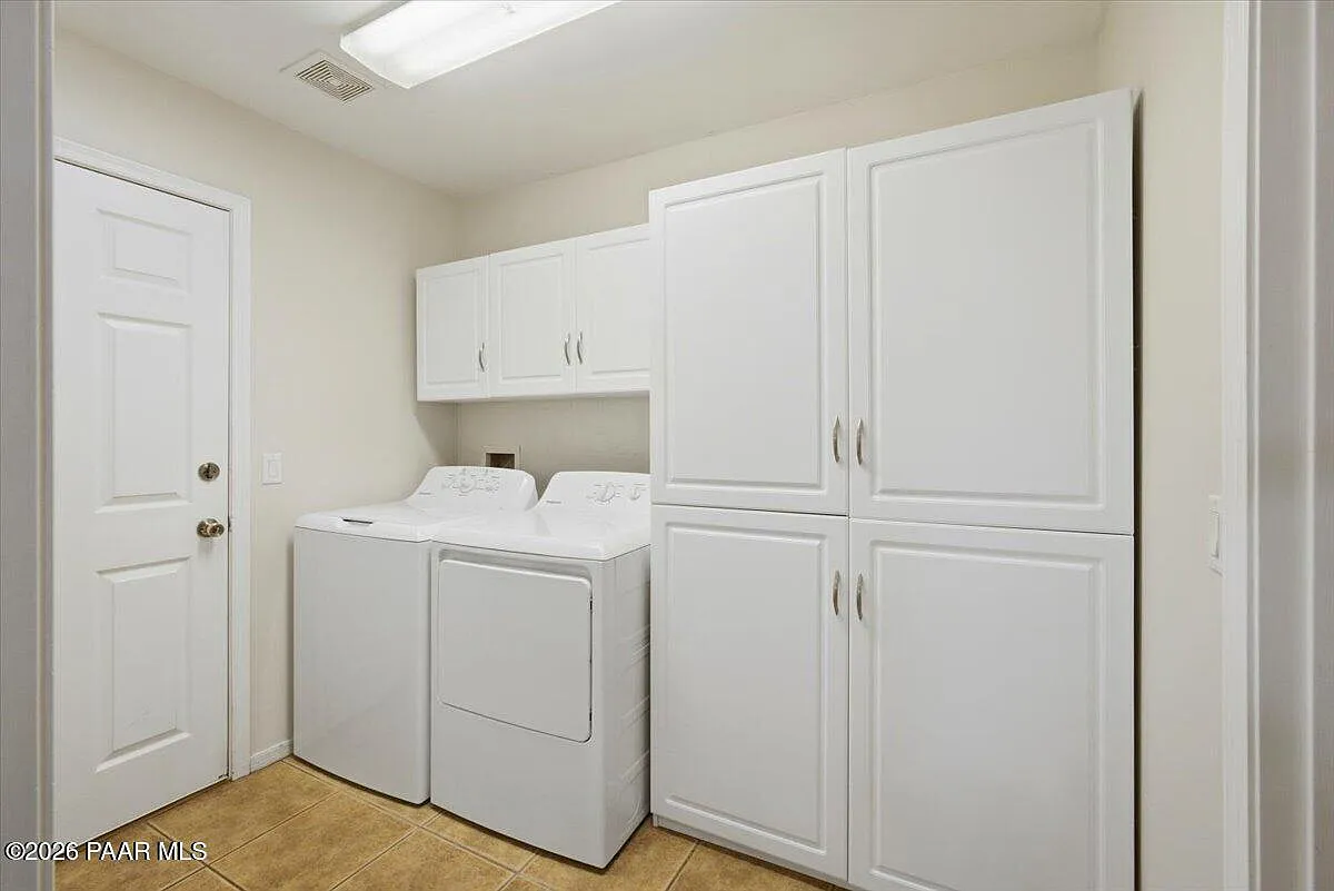 3 bed, 2.0 bath, 1914 sqft, $2,600 — Photo 4